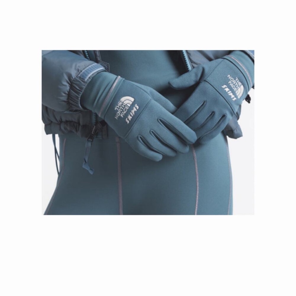 SKIMS x North Face Kyanite Gloves